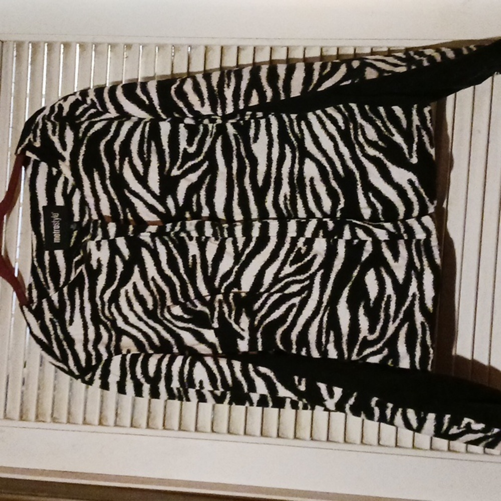 Vintage Zip Close Black and White Printed Lightweight Jacket.  Size 20